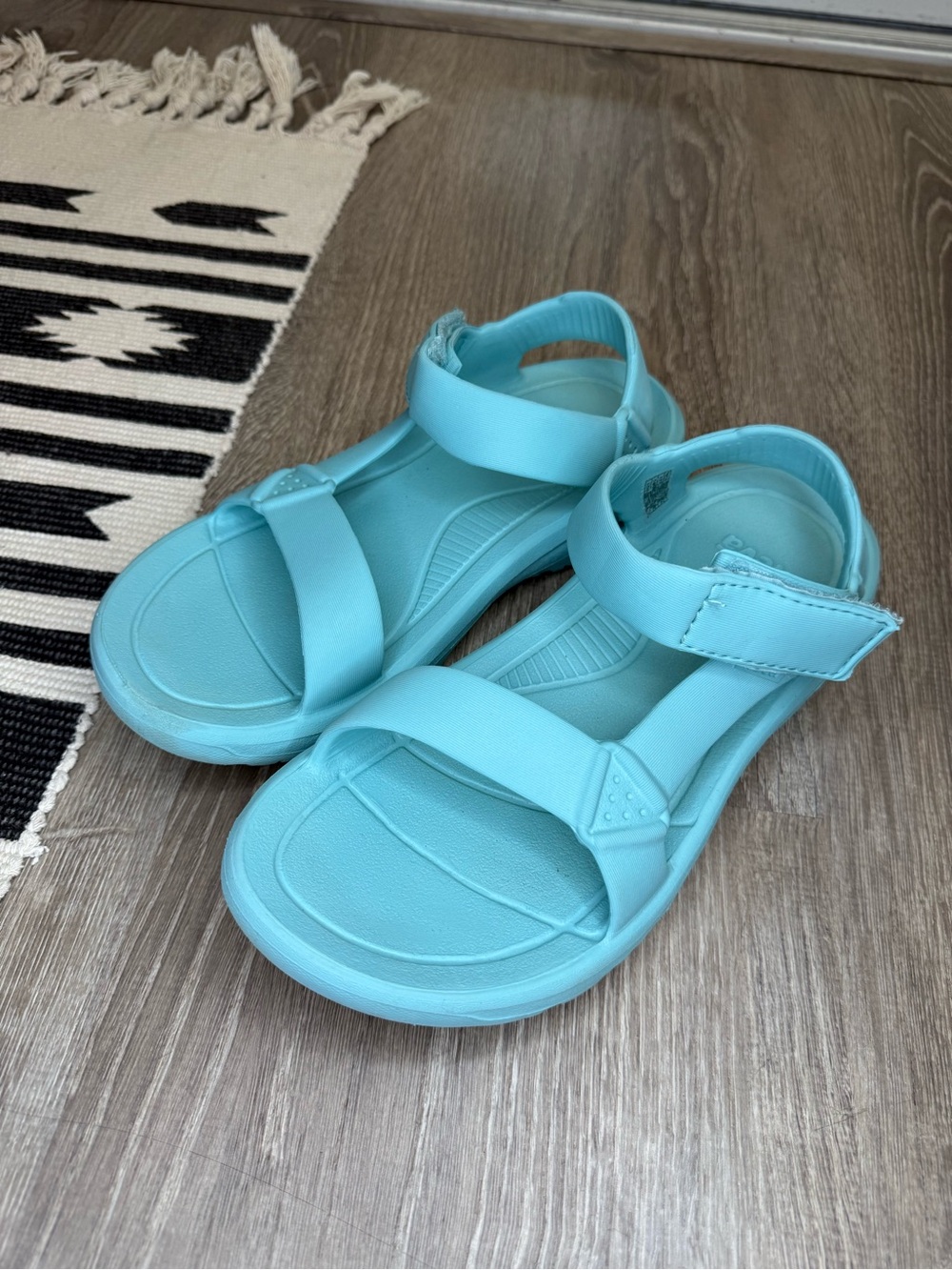 Teva Hurricane Drift Blue Woman’s Sandals Size 9